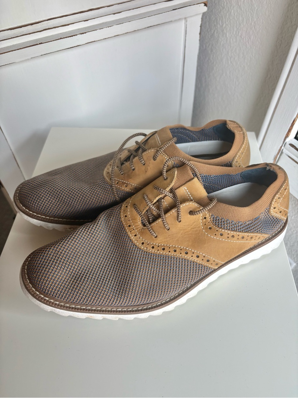 Men’s Casual Wingtip Derbys in Tan and Gray